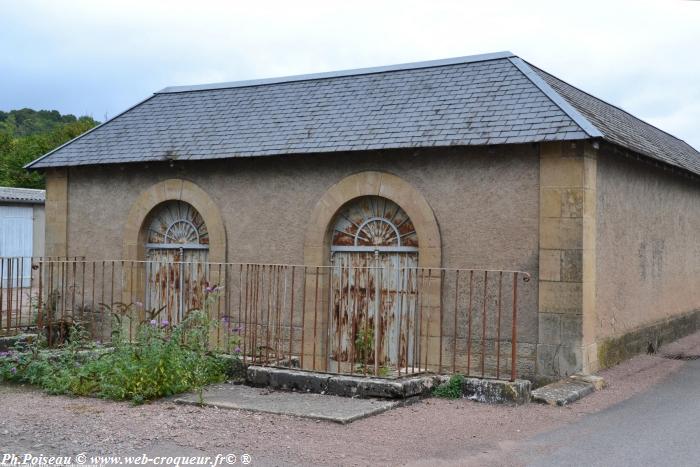 Lavoir de la Source à Prémery