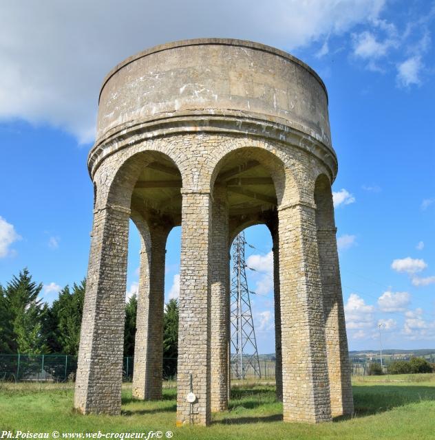 Château d'eau de la commune de Saint-Parize Le Châtel