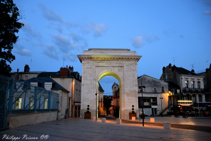 Porte de Paris à Nevers