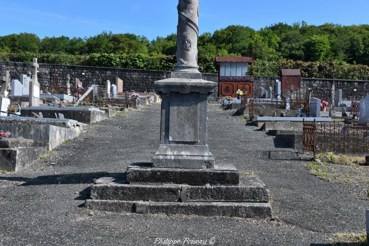 Croix du cimetière de Brassy