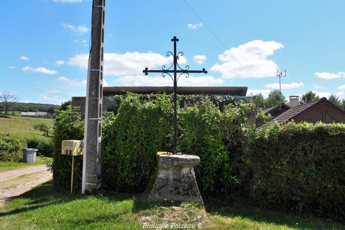 Croix de Précy Lantilly