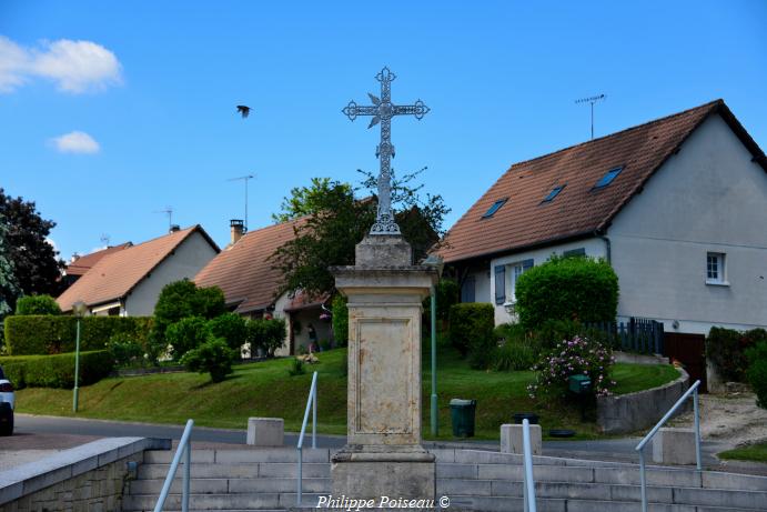 Croix de Sauvigny les Bois