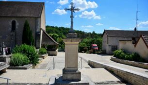 Croix de Sauvigny les Bois