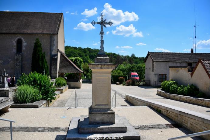 Croix de Sauvigny les Bois