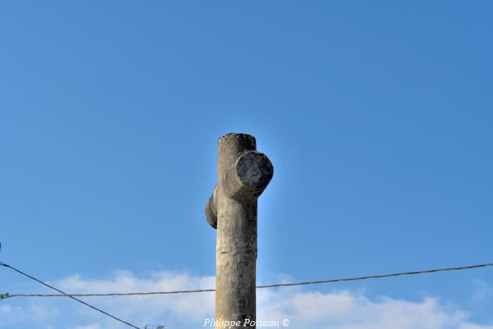 Croix monumentale de Taconnay