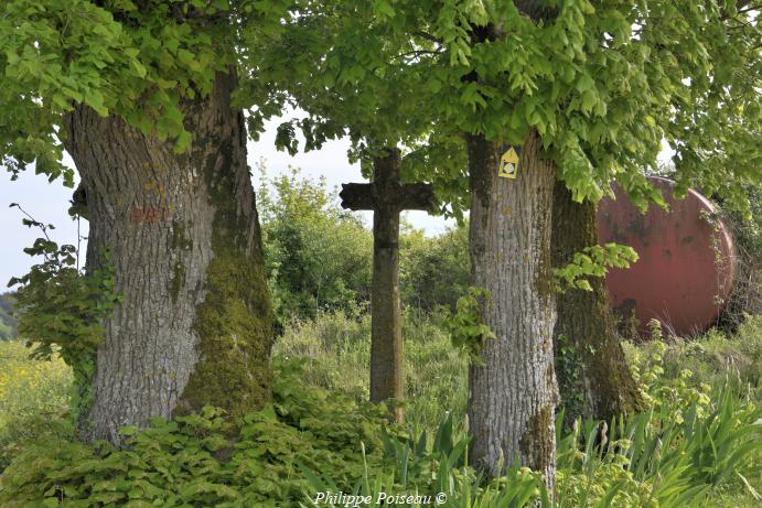 Croix de chemin de Neuffontaines