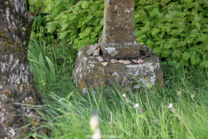 Croix de chemin de Neuffontaines