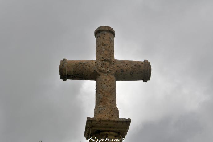 Croix de l’église de Bazoches un patrimoine