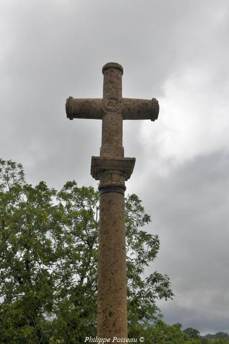 Croix de l'église de Bazoches