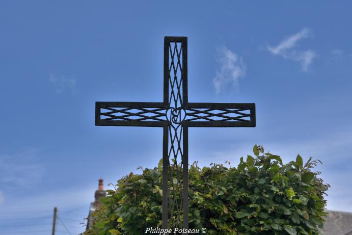 Croix du cimetière de Château Chinon un patrimoine