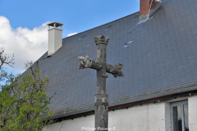 Croix du bourg d'Alligny en Morvan