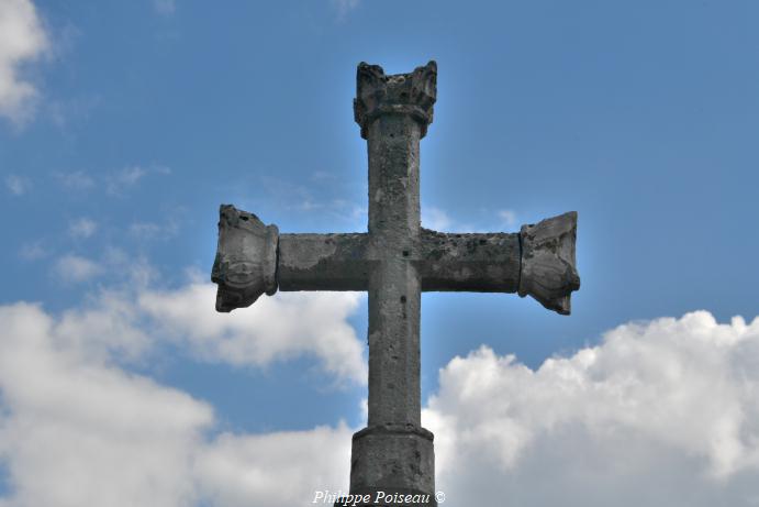 Croix du bourg d'Alligny en Morvan