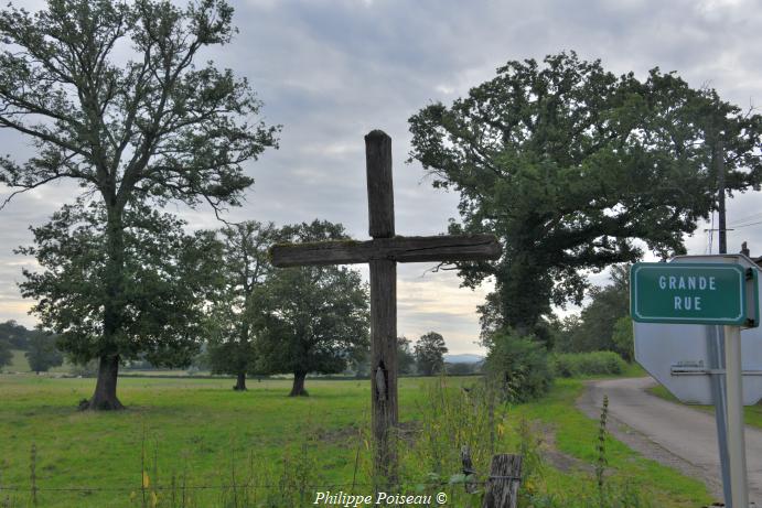 Croix du carrefour d'Héry un patrimoine