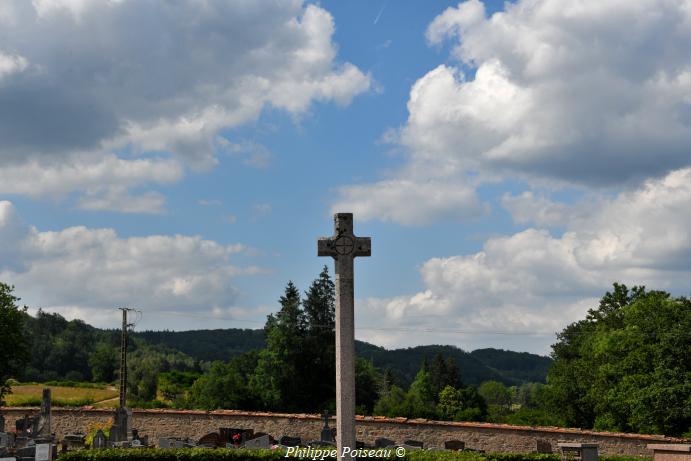 Croix du cimetière d'Alligny en Morvan