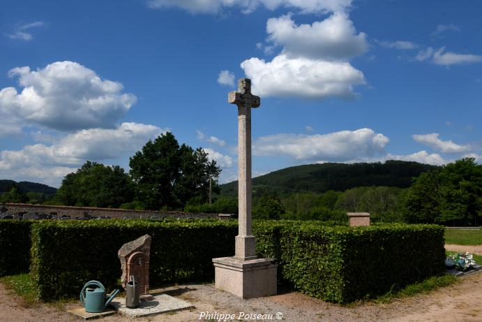 Croix du cimetière d'Alligny en Morvan