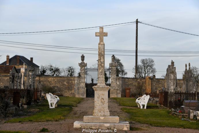 Croix du cimetière d'Entrain sur Nohain 