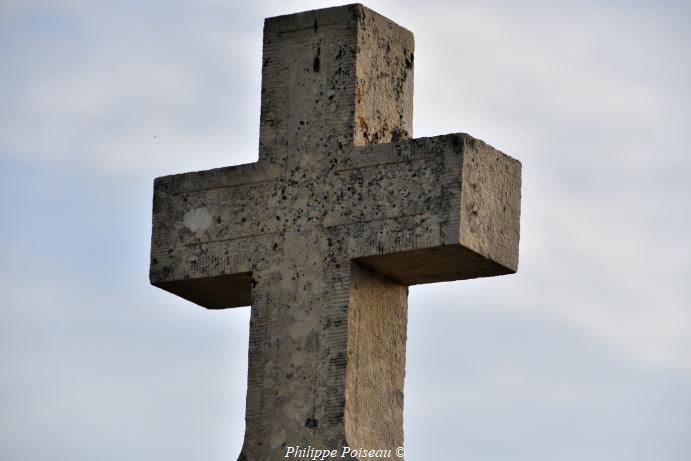 Croix du cimetière d’Entrain sur Nohain un patrimoine