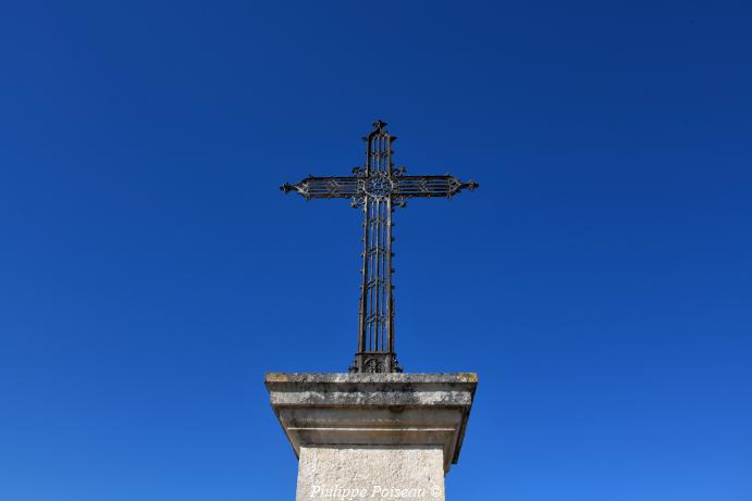 Croix du cimetière de Cosne