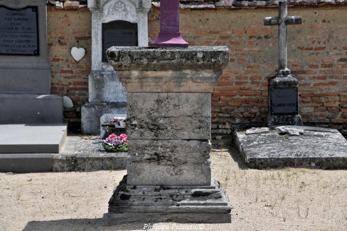 Croix de cimetière de Dornes