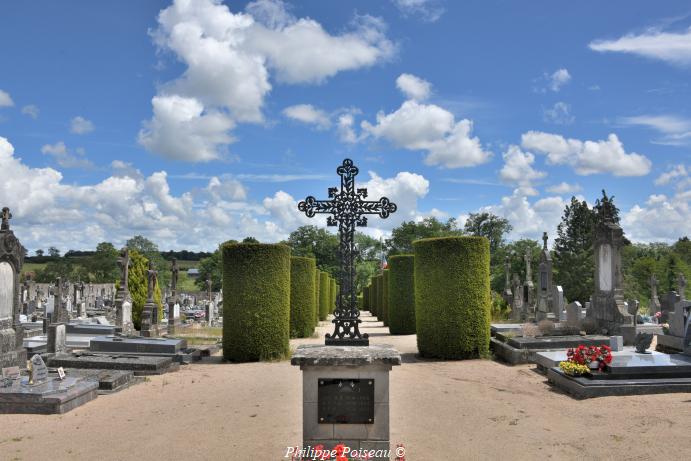 Croix du cimetière de Lucenay Lès Aix