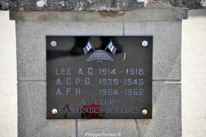 Croix du cimetière de Lucenay Lès Aix