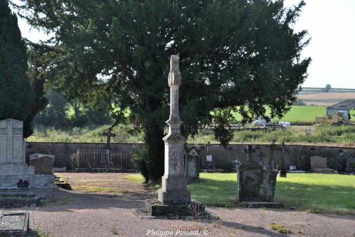 Croix du cimetière du Moraches