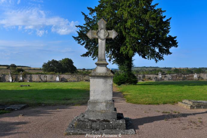 Croix du cimetière du Moraches