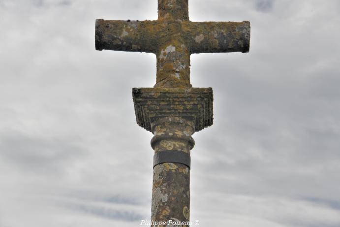 Croix du cimetière de Saint Aubin des Chaumes