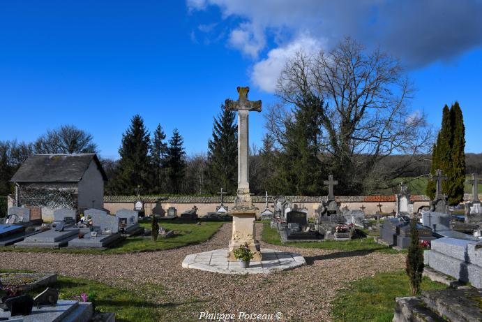 Croix du cimetière de Saint Martin d'Heuille