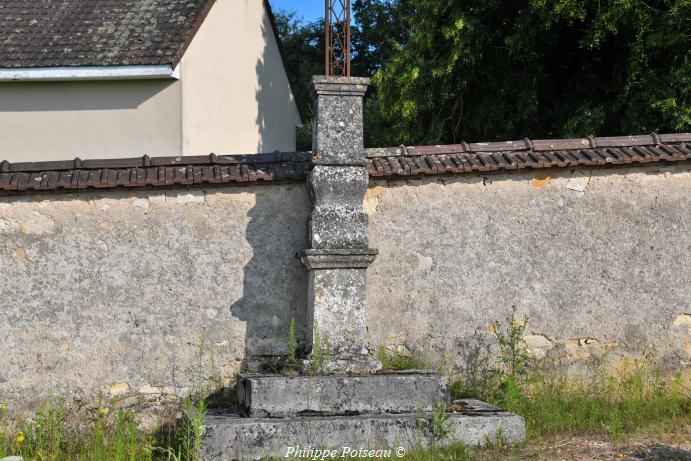 Croix du cimetière de la Celle sur Loire