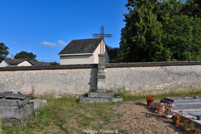 Croix du cimetière de la Celle sur Loire