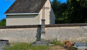 Croix du cimetière de la Celle sur Loire