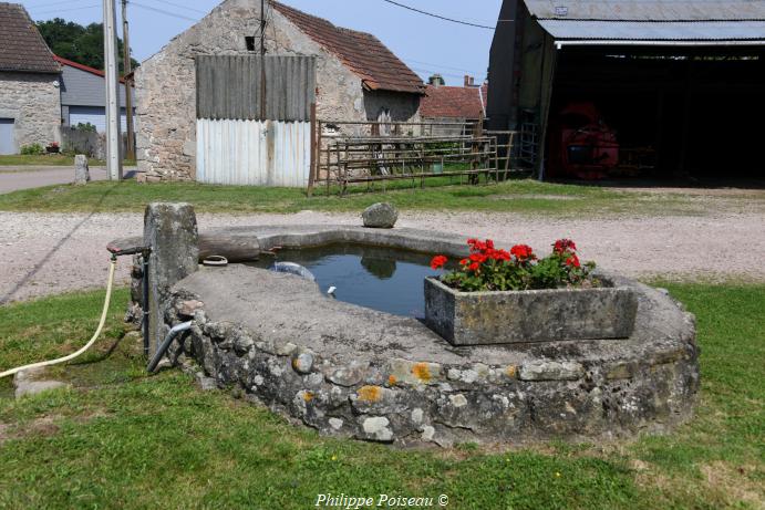 La Fontaine de Jourland et son bassin