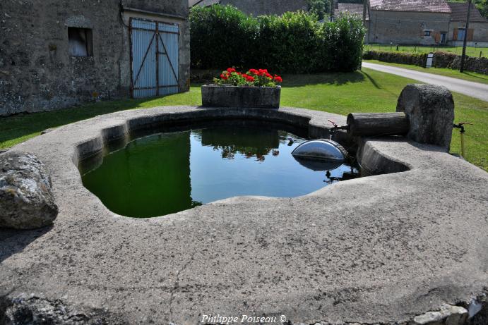 La Fontaine de Jourland et son bassin