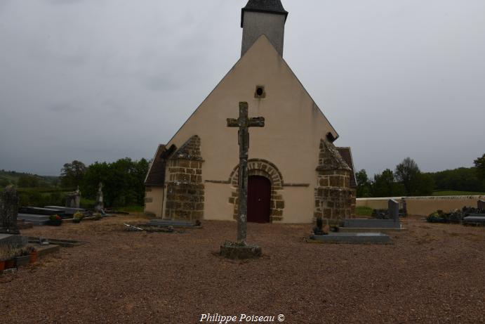 La croix de l'église de Moulinot 