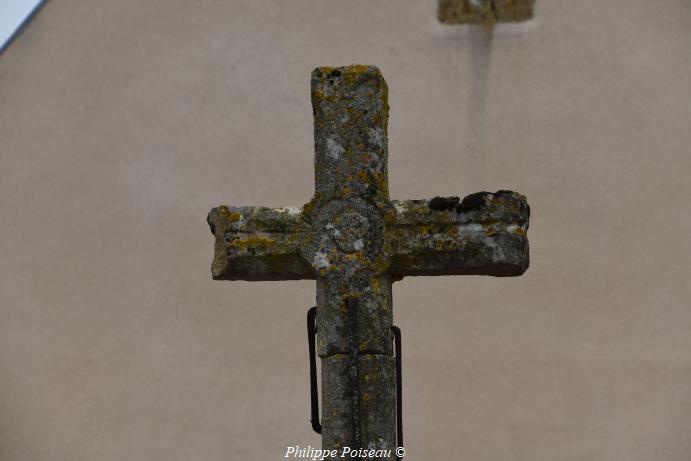 La croix de l'église de Moulinot