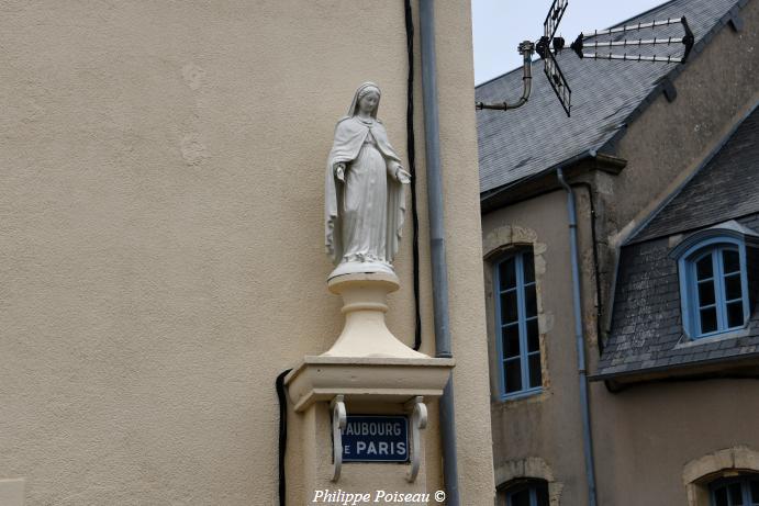 La vierge de Château Chinon