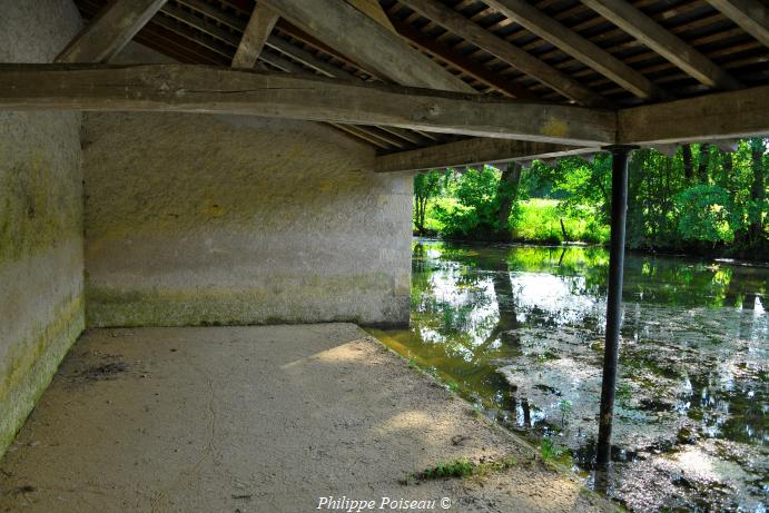 Lavoir couvert de Taconnay