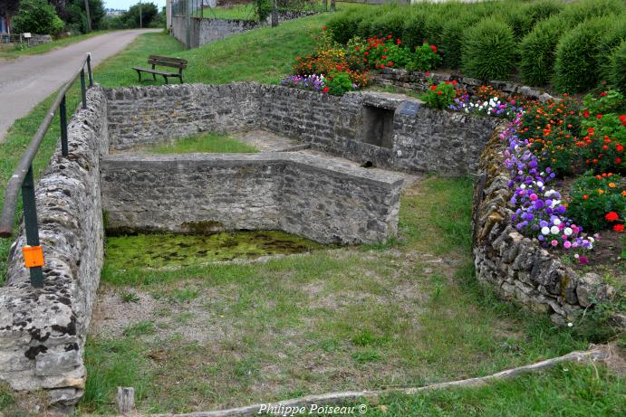 Lavoir sur "l'Haut de la Croix" un patrimoine