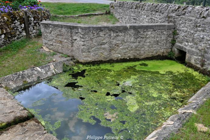 Lavoir sur "l'Haut de la Croix" un patrimoine