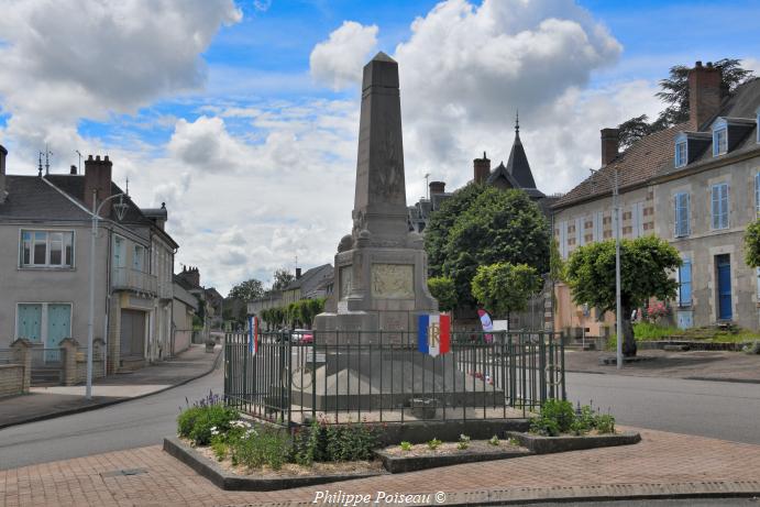 Monument aux morts de Lucenay un hommage