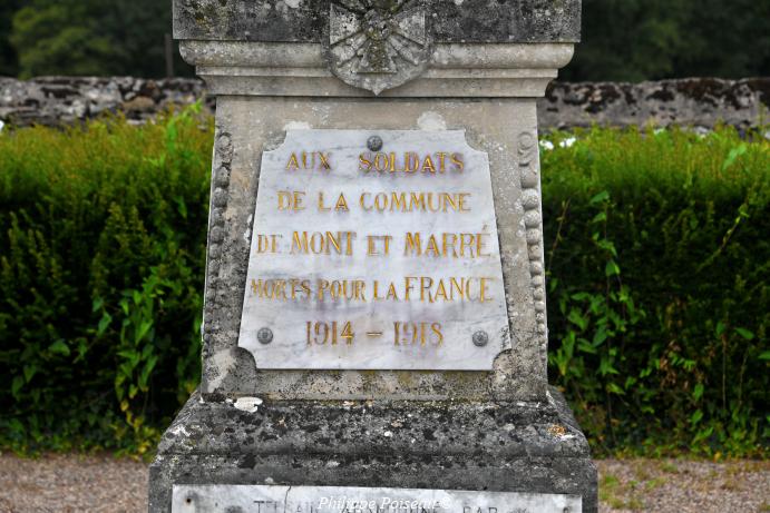 Monument aux morts de Mont et Marré un hommage