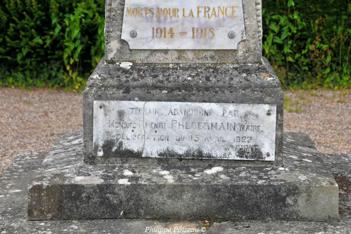 Monument aux morts de Mont et Marré un hommage