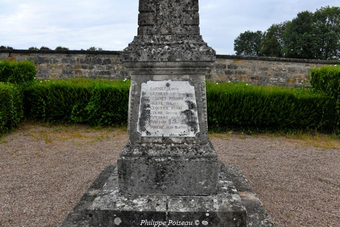 Monument aux morts de Mont et Marré un hommage