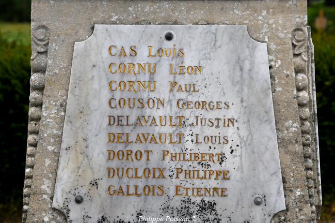 Monument aux morts de Mont et Marré un hommage