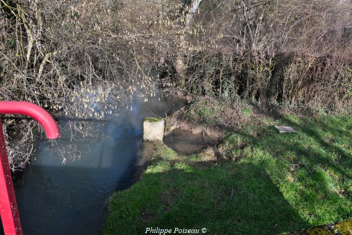 Le Petit lavoir du Bas d'Heuille