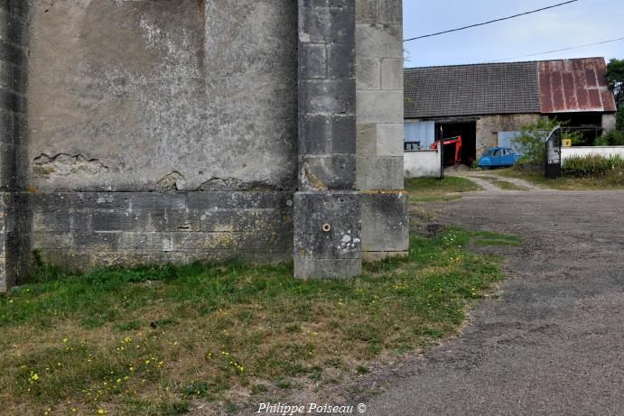 Repère de nivellement de Mont et Marré