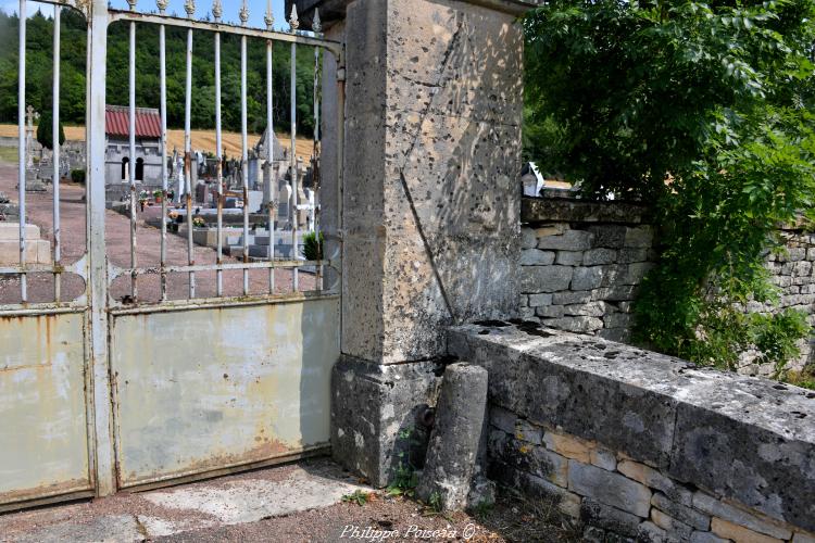 Repère de nivellement du cimetière d'Armes