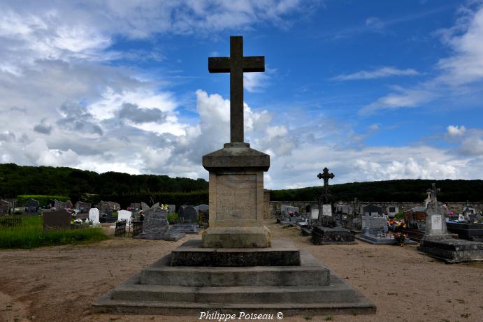 Croix du cimetière de Tintury un patrimoine