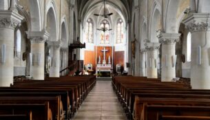 Intérieur de l'église de Luzy